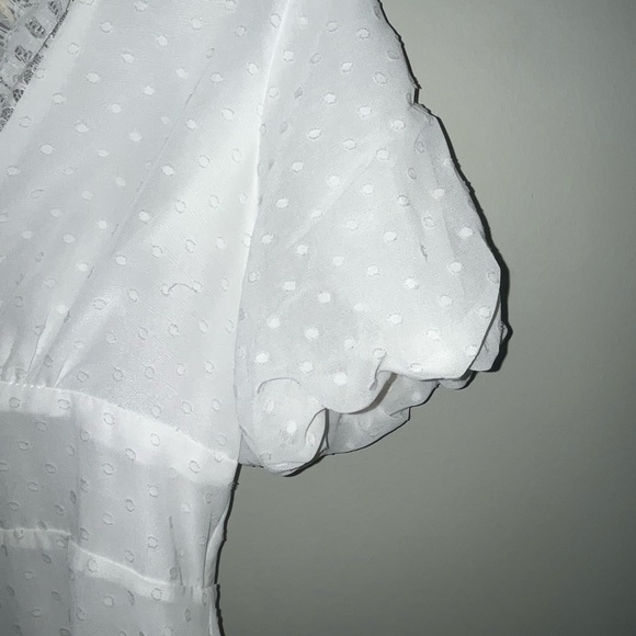 lacy white dress - Picture 4 of 7